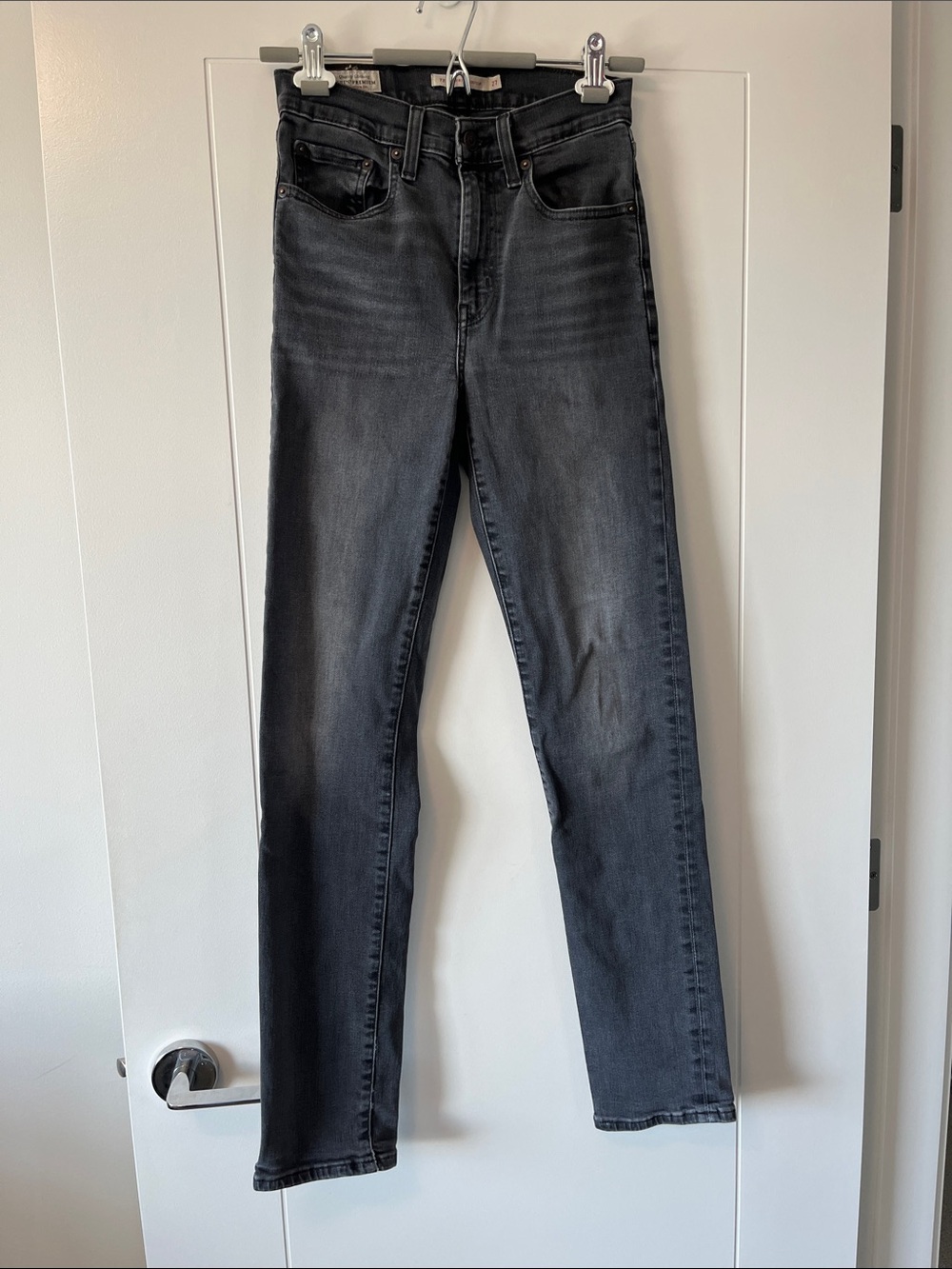 Levi's 725 High Rise Bootcut Jeans